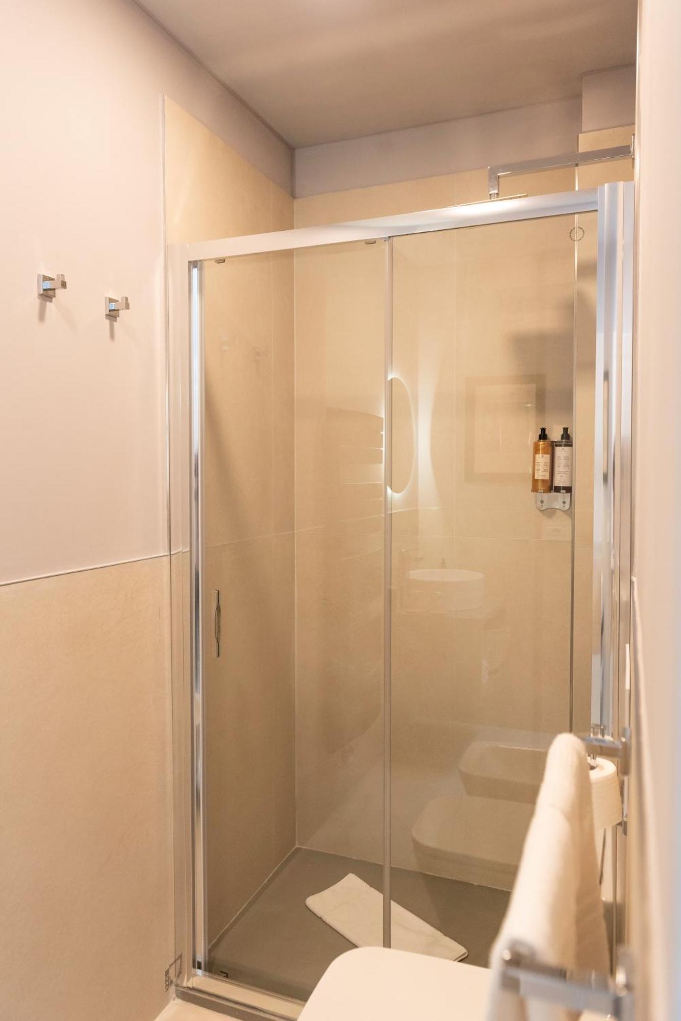Regina Boutique Suites Trieste Exterior foto